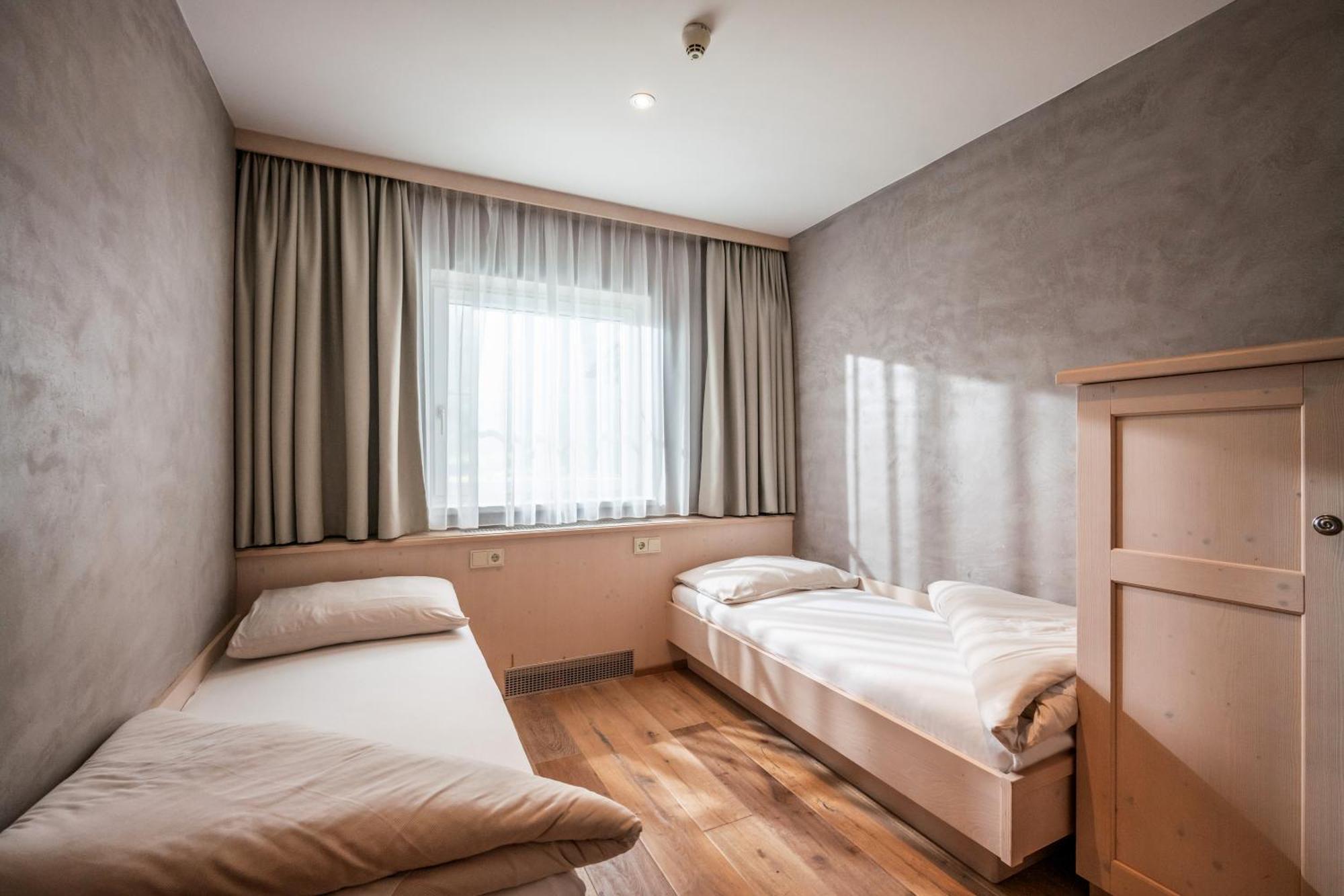 Familienparadies Sporthotel Achensee - FAMILIES ONLY Achenkirch Zimmer foto